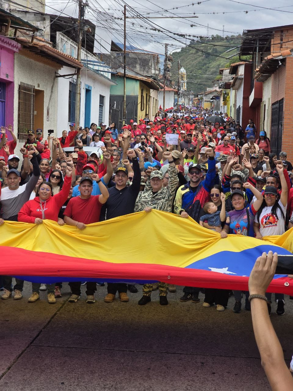 Diario Frontera, Frontera Digital,  Regionales, ,La actividad fue encabezada por el gobernador Arnaldo Sánchez , acompañado del alcalde del Libertador Nelson Álvarez, el alcalde de Campo Elías Jesús Rodríguez, el alcalde del municipio Sucre, Angel Sánchez y una multitud de merideños,Merideños celebraron cumpleaños de Alí Primera, marchando por las principales calles de la ciudad