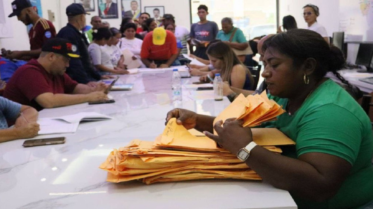 Diario Frontera, Frontera Digital,  Politica, ,"Es un motor que nos impulsa hacia las siete grandes transformaciones de Venezuela. ¡El Poder lo tiene el Pueblo!", enalteció.,Con voz clara y organizada se conformaron los Comités Bolivarianos de Base Integral