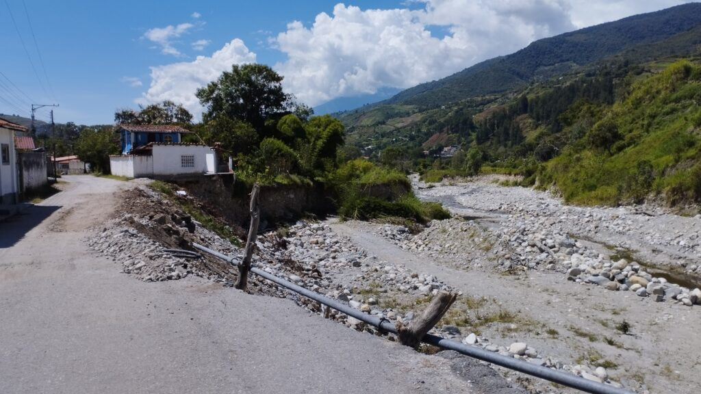 Diario Frontera, Frontera Digital,  Páramo, ,Los pobladores de la zona vulnerada manifestaron que, a pesar de la visita de los entes con competencia, las soluciones propuestas aún no se materializan,Comunidad Hacienda y Vega exige soluciones 
en vialidad y vivienda tras afectaciones del río Chama