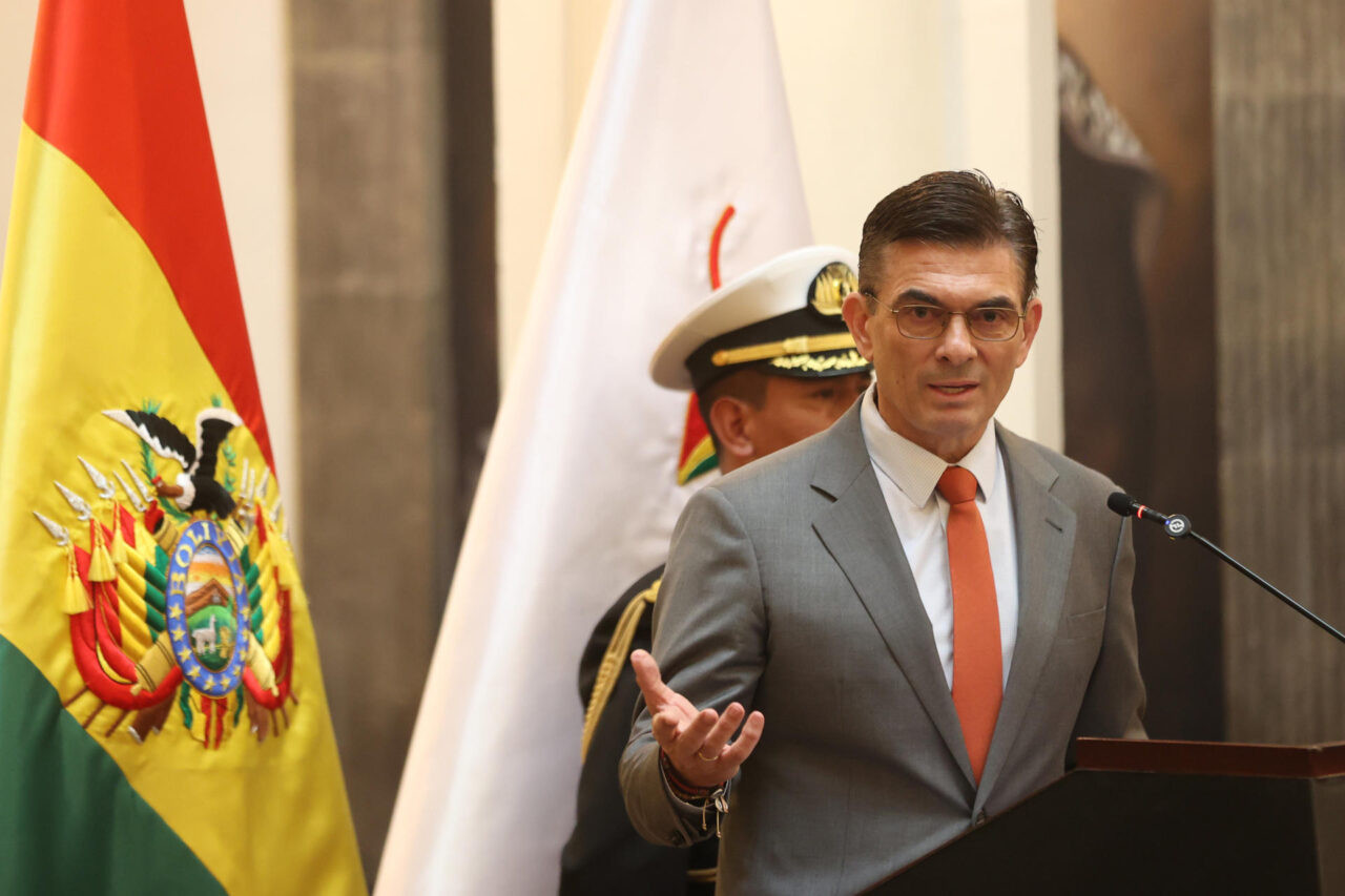 Diario Frontera, Frontera Digital,  Internacionales, ,El presidente de Bolivia, Rodrigo Paz, habla durante la posesión del nuevo alto mando militar este jueves, en el Palacio de Gobierno en La Paz (Bolivia). Foto: EFE/Luis Gandarillas,Rodrigo Paz cambió alto mando militar de Bolivia: "No es fácil lo que viene"