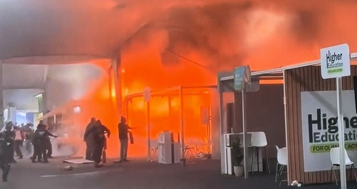 Diario Frontera, Frontera Digital,  Internacionales, ,El fuego comenzó poco antes de las 14:30 hora local en una de las carpas de la llamada Zona Azul, el área bajo administración de Naciones Unidas que alberga salas de negociación y pabellones nacionales.,Un incendio obligó a evacuar la sede principal de la COP30 en la ciudad brasileña de Belém