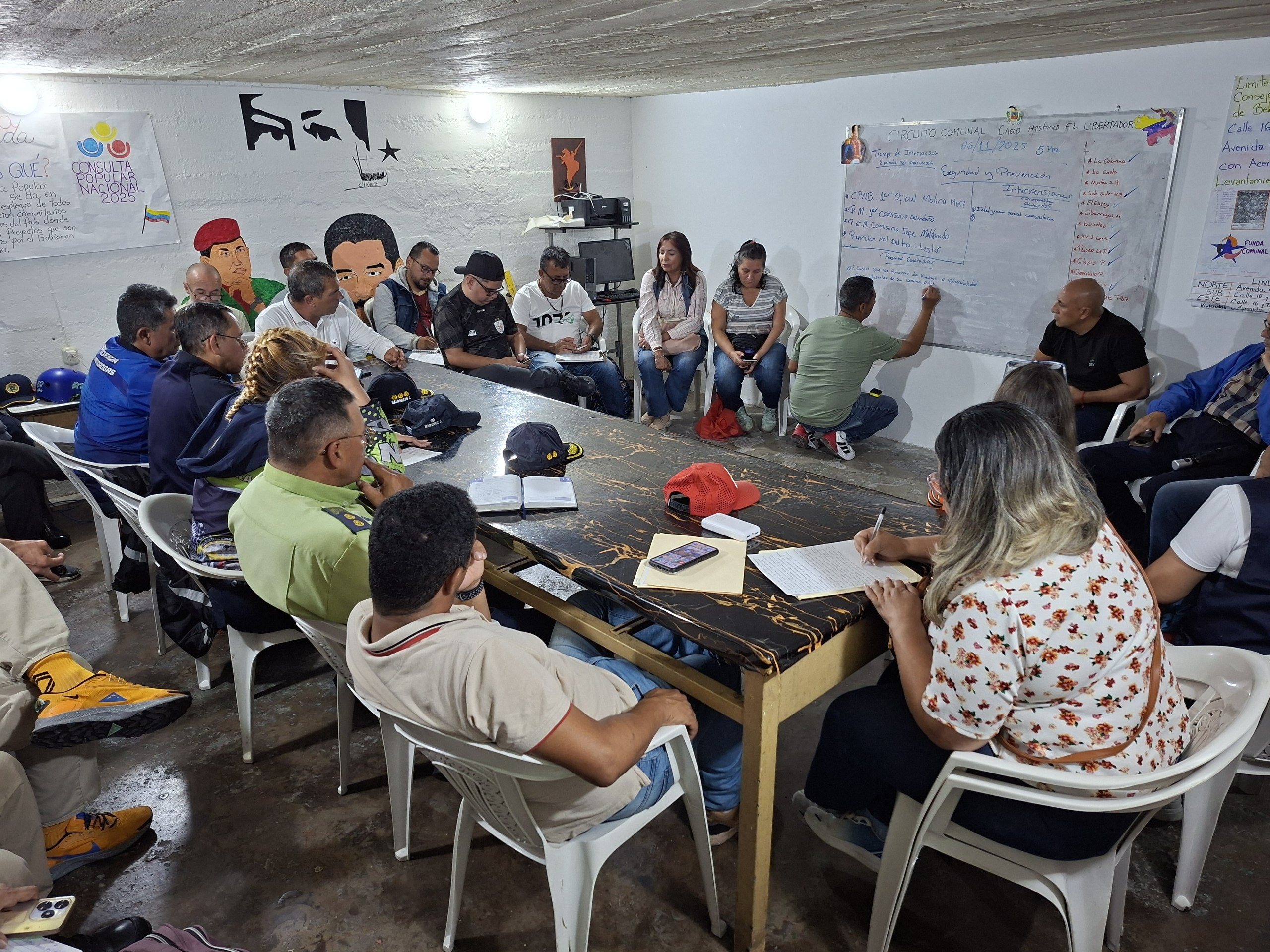 Diario Frontera, Frontera Digital,  Regionales, ,En el encuentro  realizado en la escuela básica La Coromoto,  participaron diversos integrantes de  los cuerpos de seguridad, así como el poder popular organizado de la zona, quienes a través de  dististas acciones realizarán  contraloría social, para prevenir hechos delictivos en el centro de la ciudad,Gobernación asume estrategias para mejorar  la seguridad en centro de Mérida