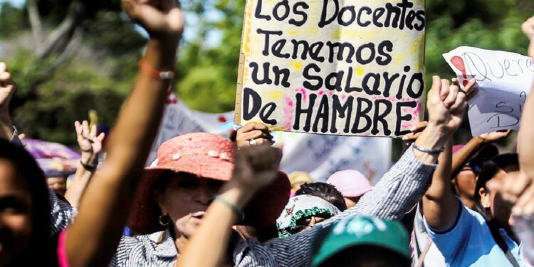 Diario Frontera, Frontera Digital,  Nacionales, ,La Federación Venezolana de Maestros (FVM) propuso que el Ejecutivo nacional entregue a los docentes del país un bono navideño equivalente de USD 400,Docentes proponen bono navideño de 400 dólares