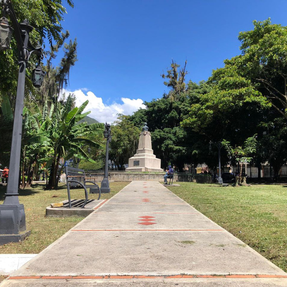 Diario Frontera, Frontera Digital,  Regionales, ,Alcalde Nelson Álvarez desplegó operativo de limpieza en la Plaza Glorias Patrias