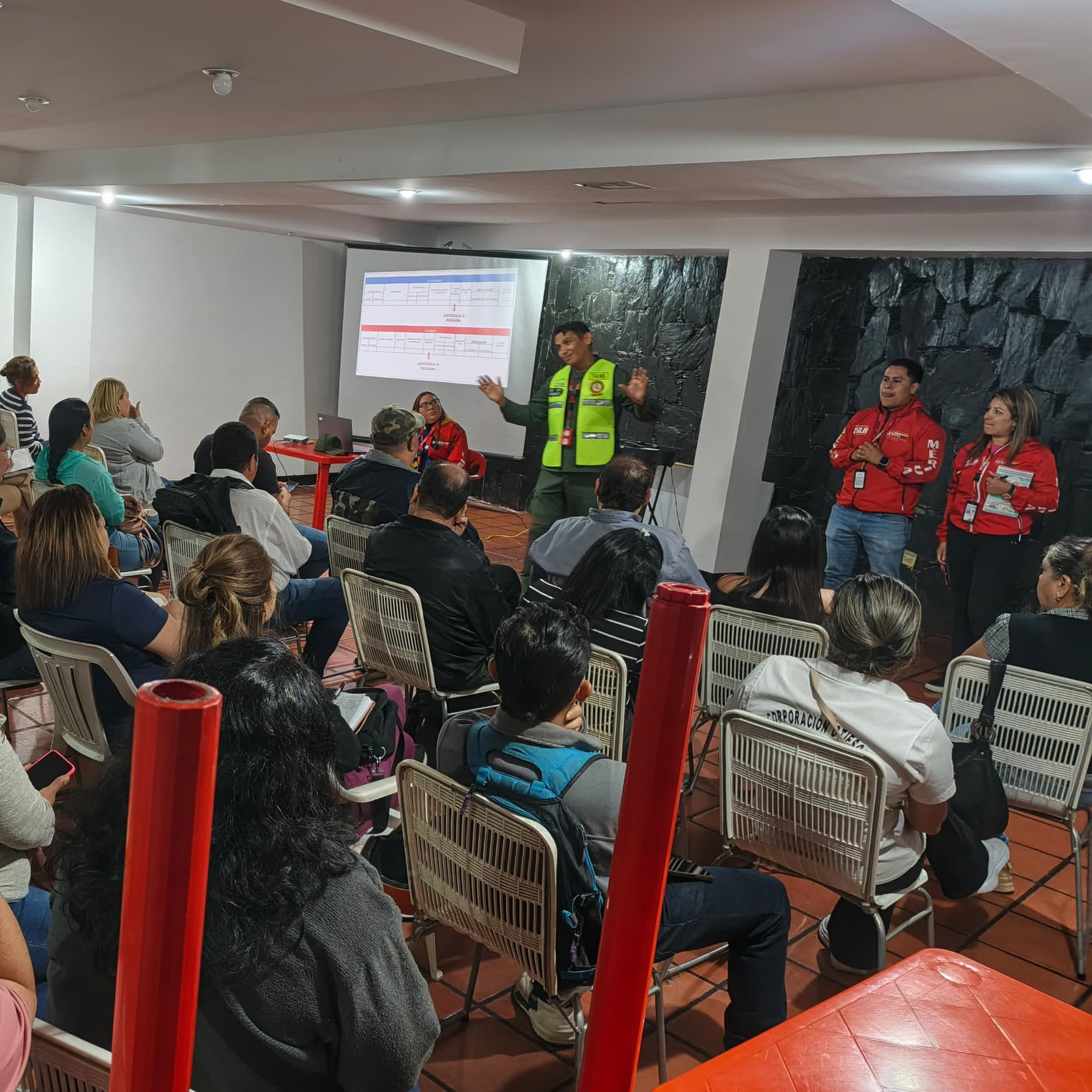 Diario Frontera, Frontera Digital,  Regionales, ,Seniat Mérida dictó charla informativa sobre licores 
a expendedores y laboratorios del estado