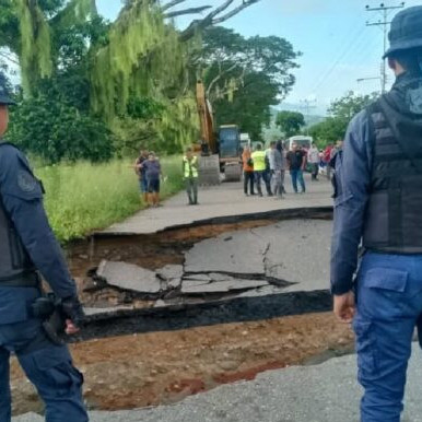 Diario Frontera, Frontera Digital,  El Vigía Panamericana, ,Gobierno nacional y gobernación de Mérida iniciaron trabajos de recuperación 
del tramo colapsado en la carretera Panamericana