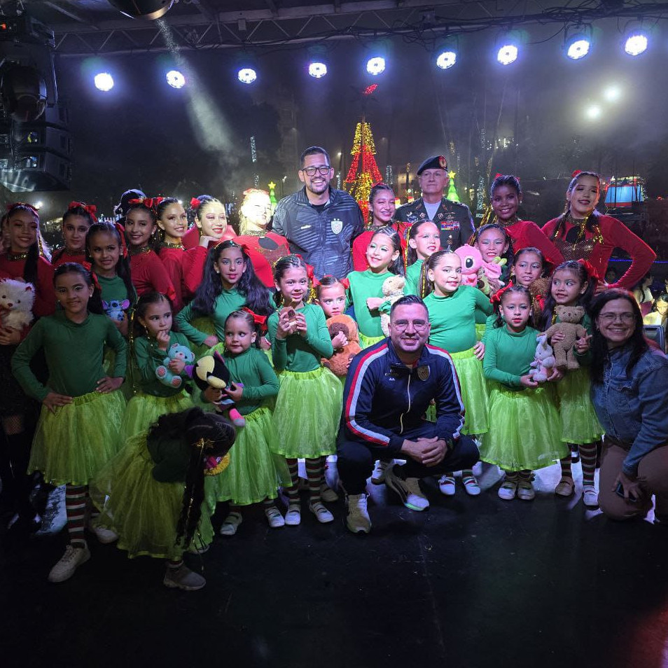 Diario Frontera, Frontera Digital,  Regionales, ,Alcalde Nelson Álvarez y gobernador Arnaldo Sánchez 
encendieron las luces de Navidad en la plaza Las Heroínas
