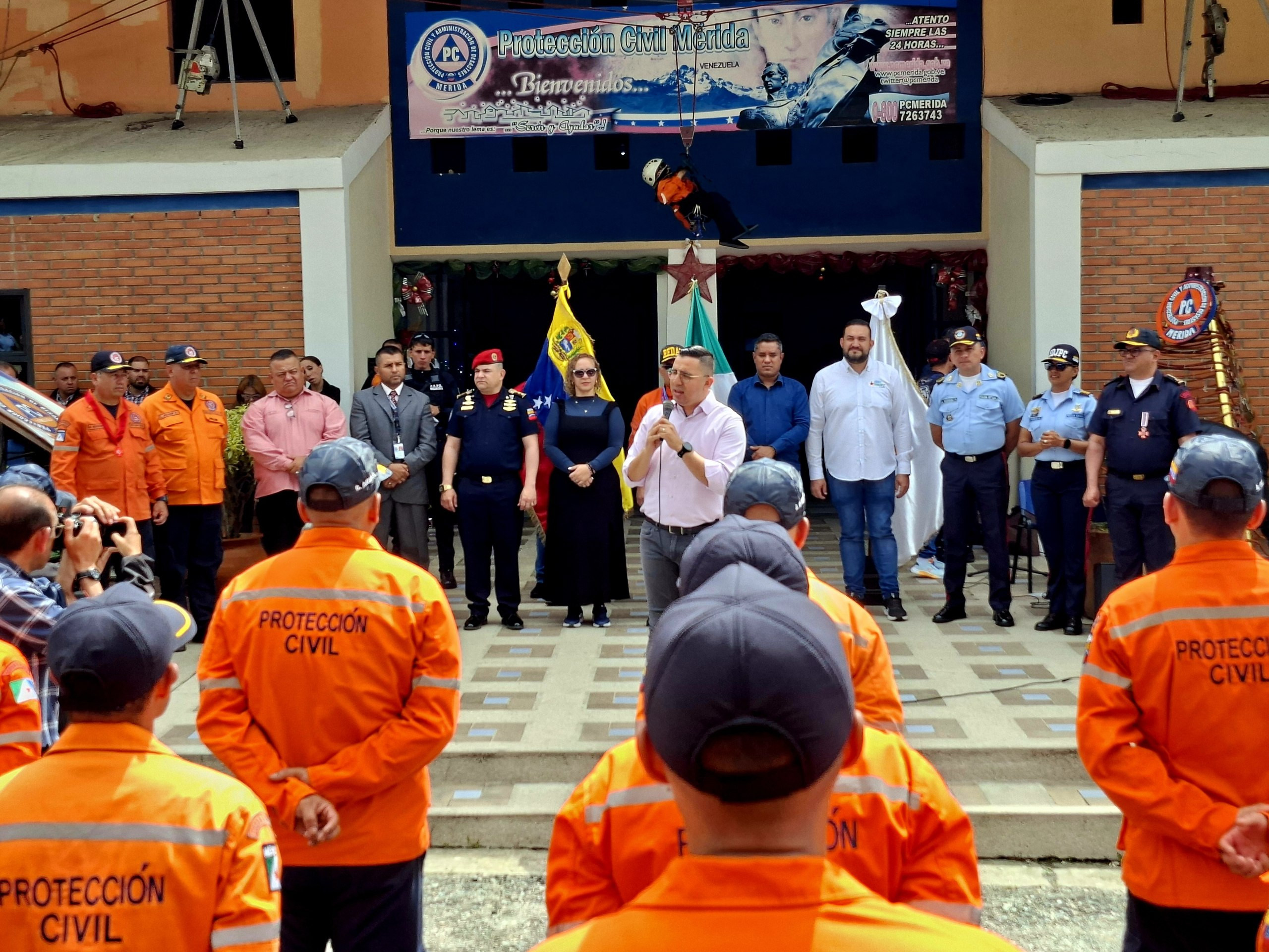 Diario Frontera, Frontera Digital,  Regionales, ,El gobernador resaltó que Protección Civil Mérida cuenta con profesionales de diversas áreas —ingenieros, médicos, enfermeros y especialistas en gestión de riesgos— que, además de su preparación técnica, poseen un profundo sentido humanitario,Mérida honró a parte de sus héroes en el Día Nacional de Protección Civil