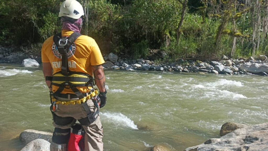 Diario Frontera, Frontera Digital,  Sucesos, ,El operativo de rastreo o iniciaron voluntarios del Grupo de Rescate Enrique Burgoin y se sumaron funcionarios del cuerpo de bomberos, Protección Civil y Organismos de Seguridad,Hombre fue arrastrado por el río Chama 
a la altura del municipio Libertador en Mérida