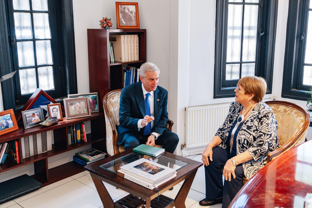 Diario Frontera, Frontera Digital,  Internacionales, ,Fotografía cedida por la Oficina del Presidente Electo (OPE) que muestra al presidente electo de Chile, José Antonio Kast (i) y la expresidenta de Chile, Michelle Bachelet (d) durante un encuentro este lunes, en Santiago (Chile). Foto EFE/ Oficina del Presidente Electo,Kast y Bachelet sostuvieron encuentro en Santiago
