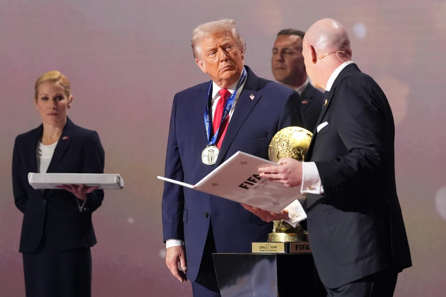 Diario Frontera, Frontera Digital,  Internacionales, ,Trump recibe el nuevo Premio de la Paz de la FIFA: 
"No necesito premios, sólo quiero salvar vidas"