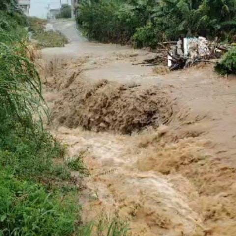 Diario Frontera, Frontera Digital,  El Vigía Panamericana, ,Caño La Macana afectó puente del Barrio Flor del Paraíso