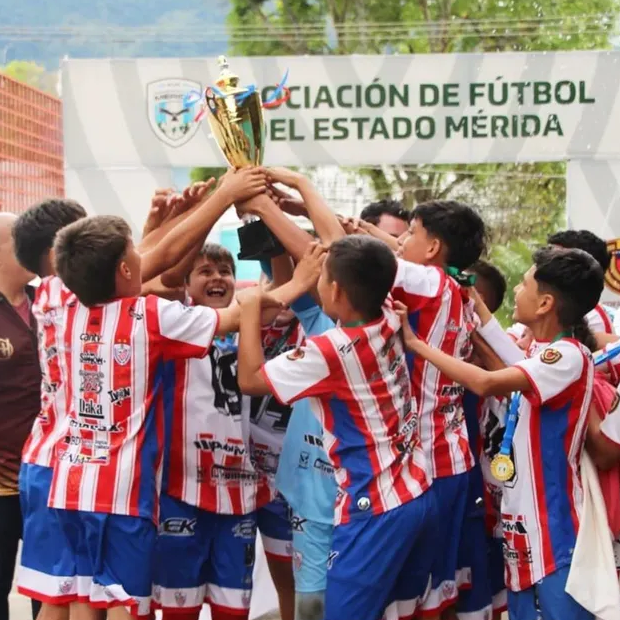 Diario Frontera, Frontera Digital,  Deportes, ,Asofútbol Mérida cierra con éxito el Torneo Clausura’2025 y finaliza el año con la Copa de Campeones