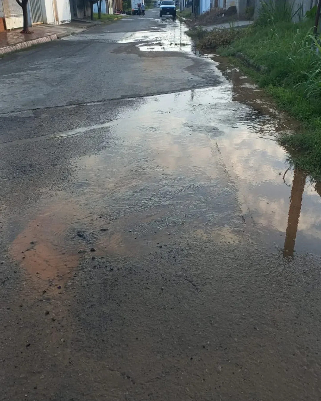 Diario Frontera, Frontera Digital,  El Vigía Panamericana, ,Vecinos de la Urb. Lago Sur en El Vigía exigen a la empresa Aguas de Mérida reparar tubería de aguas blancas