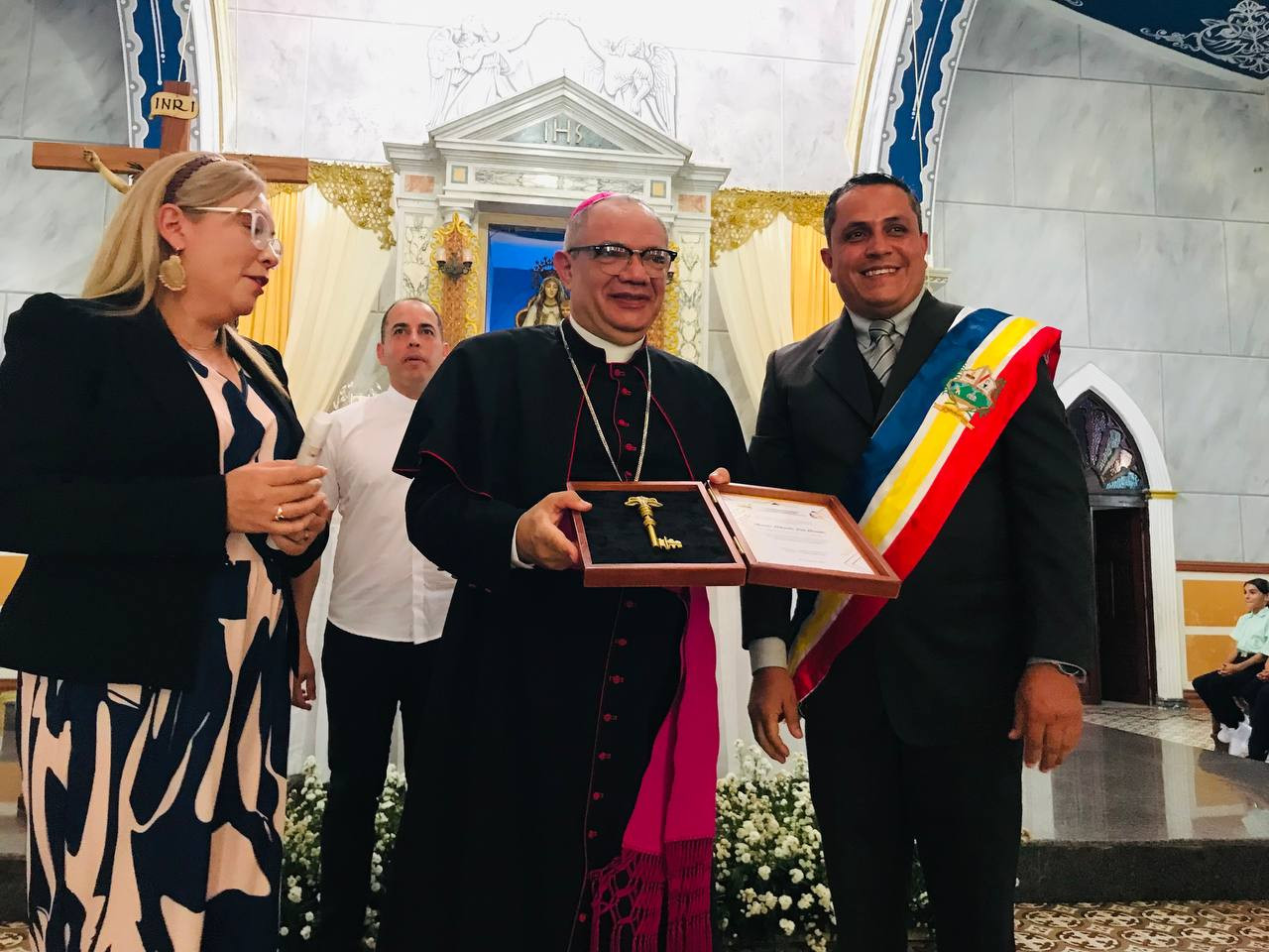 Diario Frontera, Frontera Digital,  Mocoties, ,Alcaldía entregó la Llave de la Ciudad de Zea a Monseñor Helizandro Terán