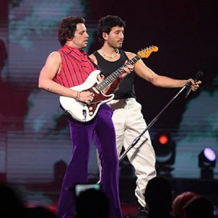 Diario Frontera, Frontera Digital,  Farándula, ,Sebastián Yatra sorprende subiendo a Lasso al escenario para interpretar “Ojos Marrones” en Viña 2025