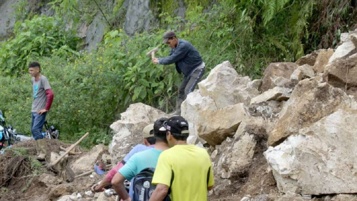 Diario Frontera, Frontera Digital,  Páramo, ,Derrumbes por lluvias obstaculizaron la vía entre Barinas y Mérida