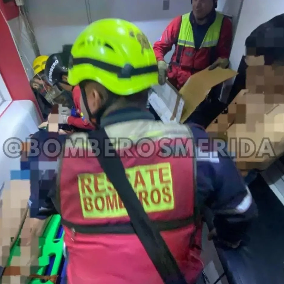 Diario Frontera, Frontera Digital,  Sucesos, ,Vuelco de moto deja dos jóvenes lesionados en el distribuidor 5 Águilas Blancas en Mérida