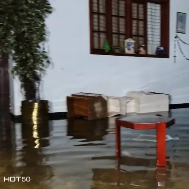 Diario Frontera, Frontera Digital,  Sucesos, ,Dos personas fueron rescatadas de su vivienda inundada por fuertes lluvias en Mérida