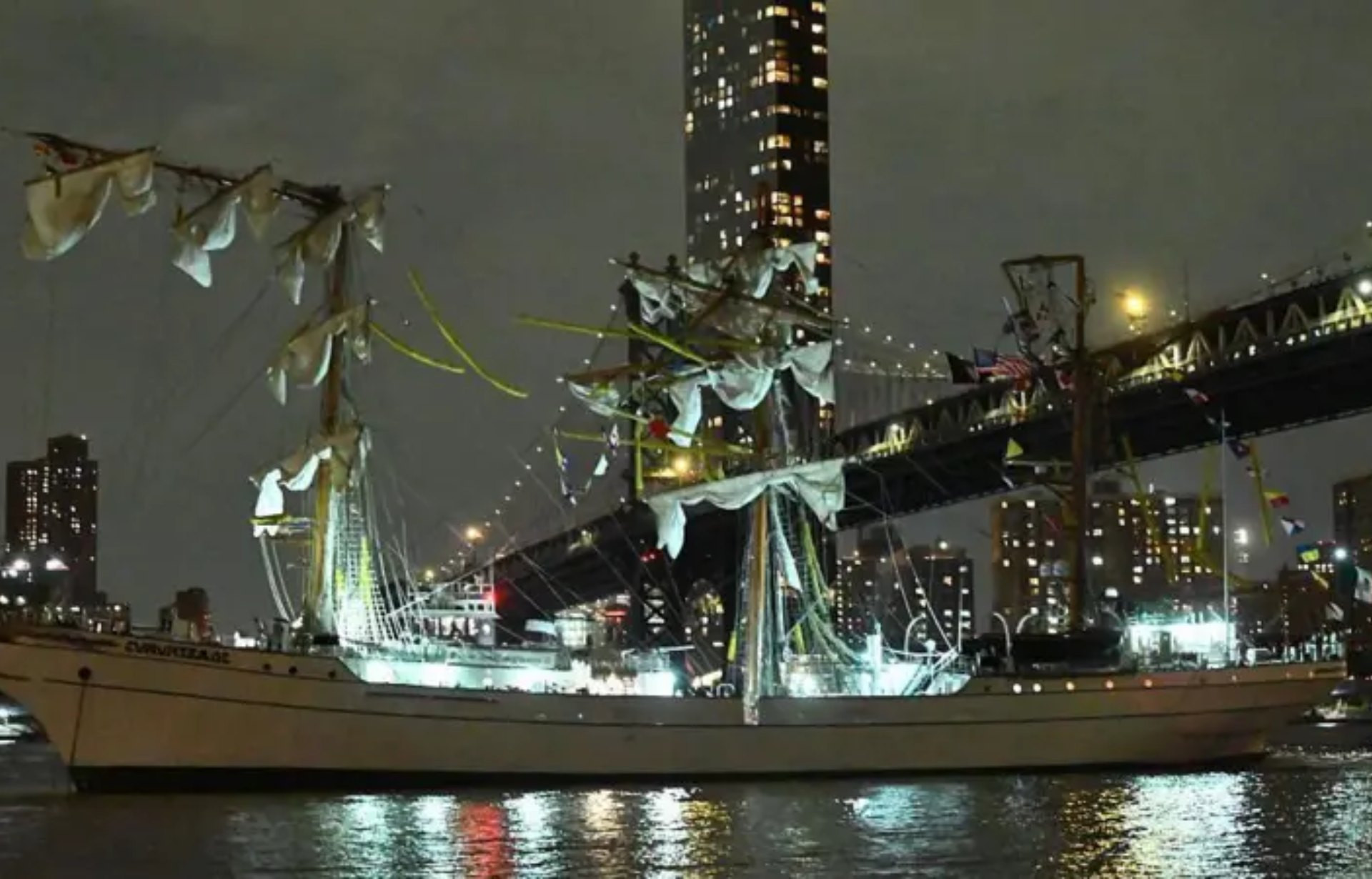 Diario Frontera, Frontera Digital,  Internacionales, ,El choque de un buque escuela mexicano con el puente de Brooklyn 
en Nueva York deja al menos 2 muertos