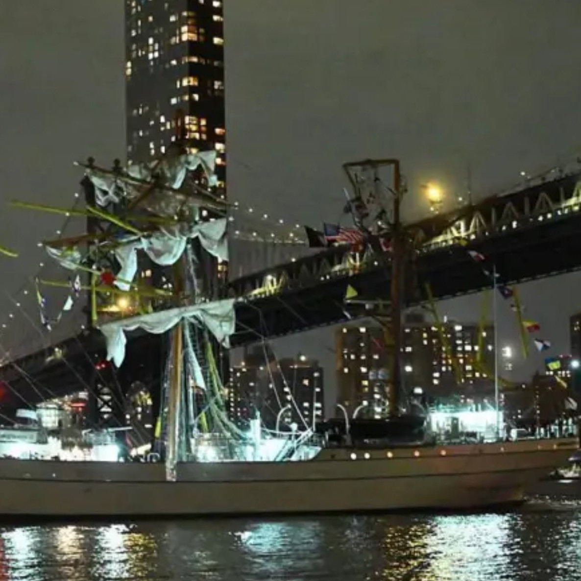Diario Frontera, Frontera Digital,  Internacionales, ,El choque de un buque escuela mexicano con el puente de Brooklyn 
en Nueva York deja al menos 2 muertos