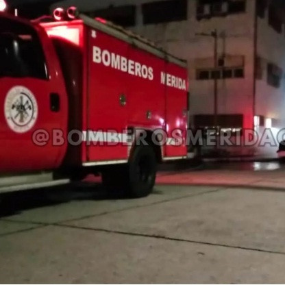 Diario Frontera, Frontera Digital,  Sucesos, ,Cuerpo de bomberos controló incendio de un vehículo en Mérida