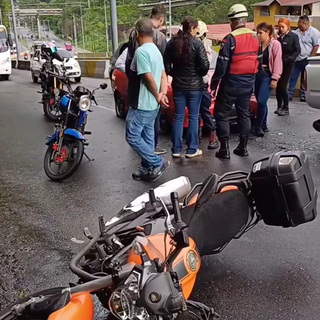 Diario Frontera, Frontera Digital,  Sucesos, ,Motorizado herido tras triple colisión en Mérida