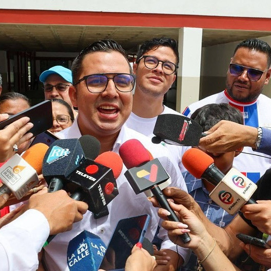 Diario Frontera, Frontera Digital,  Politica, ,Arnaldo Sánchez, candidato a la Gobernación por el GPP votó por la paz, el futuro y bienestar de los merideños