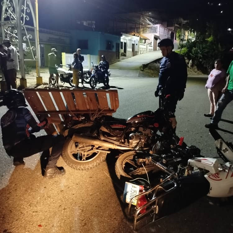Diario Frontera, Frontera Digital,  Sucesos, ,Violento choque de motos deja tres heridos en Zea