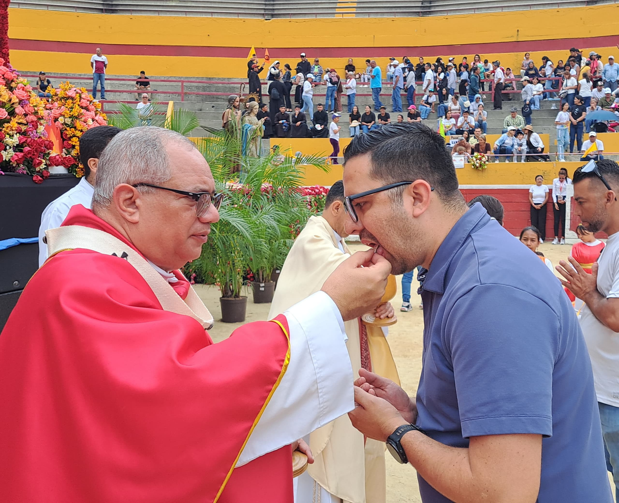 Diario Frontera, Frontera Digital,  Regionales, ,Gobernador Arnaldo Sánchez participó en la celebración del Pentecostés Arquidiócesano 2025 en Mérida