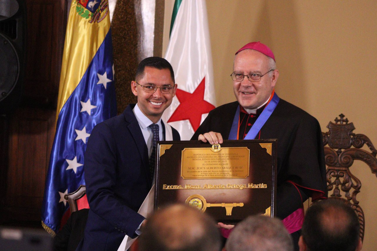 Diario Frontera, Frontera Digital,  Regionales, ,Alcalde Jesús Araque otorgó “Llaves de la ciudad” al Nuncio Apostólico Monseñor Alberto Ortega Martín