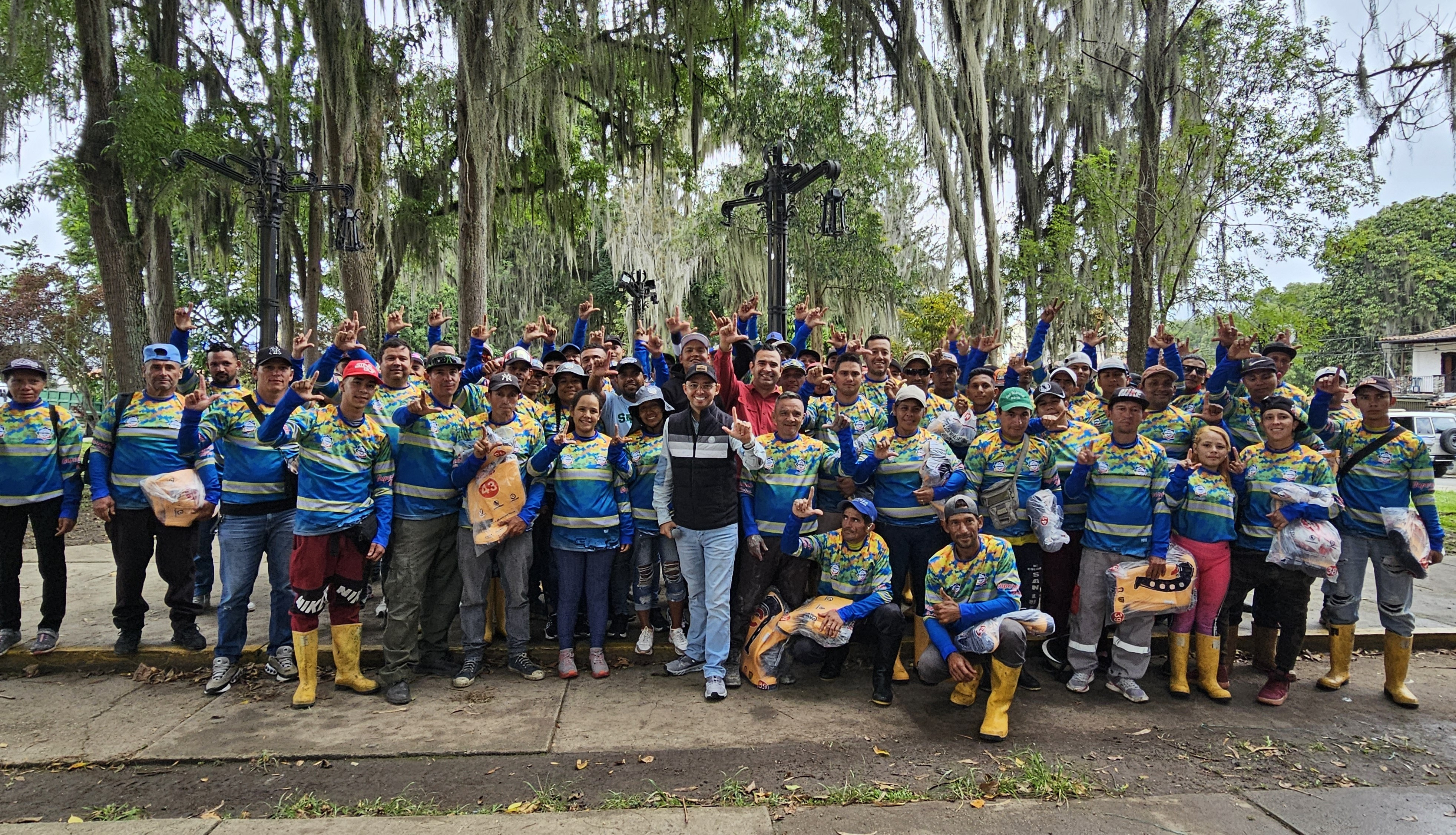 Diario Frontera, Frontera Digital,  Regionales, ,Alcalde Jesús Araque entregó nuevos uniformes a trabajadores de Sergidesol