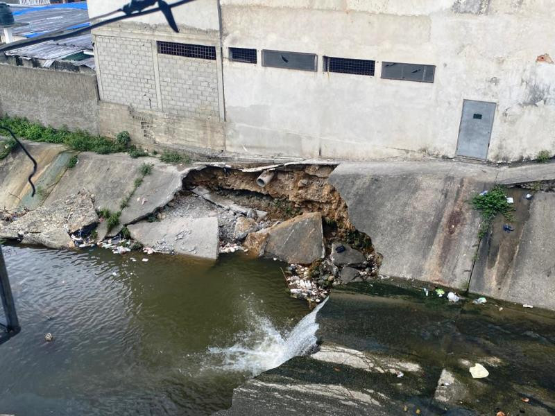 Diario Frontera, Frontera Digital,  El Vigía Panamericana, ,Destrucción del embaulamiento del caño Bubuquí 
afecta edificaciones en avenida 15 de El Vigía