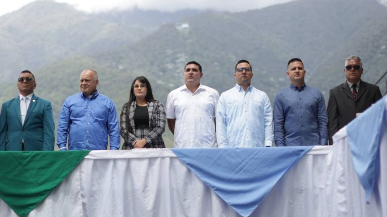 Diario Frontera, Frontera Digital,  Regionales, ,Cabello reitera llamado del presidente Maduro en juramentación del Gobernador de Mérida: 
Más calle, menos escritorio