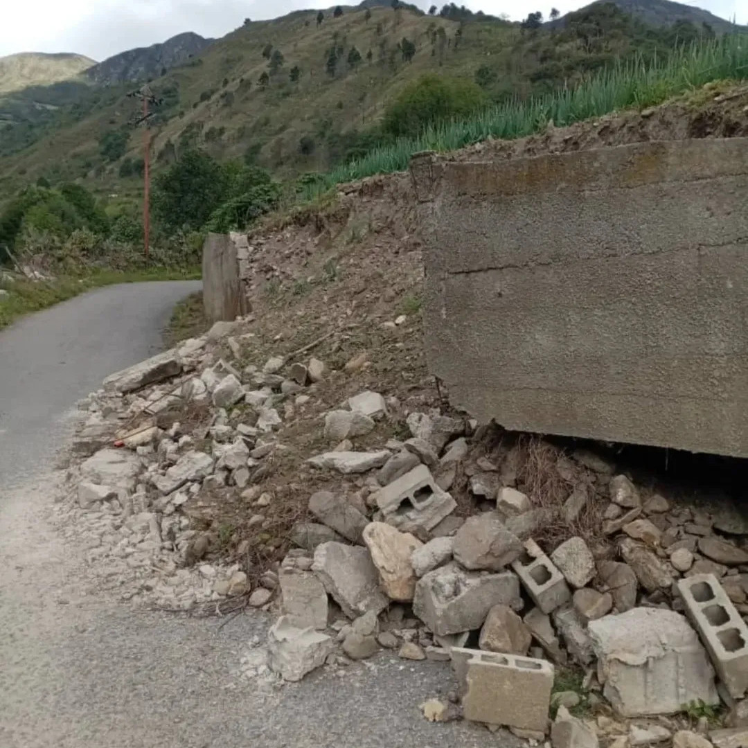 Diario Frontera, Frontera Digital,  Páramo, ,Muro de contención de terreno agrícola colapsó e interrumpe el libre paso vehicular en Timotes