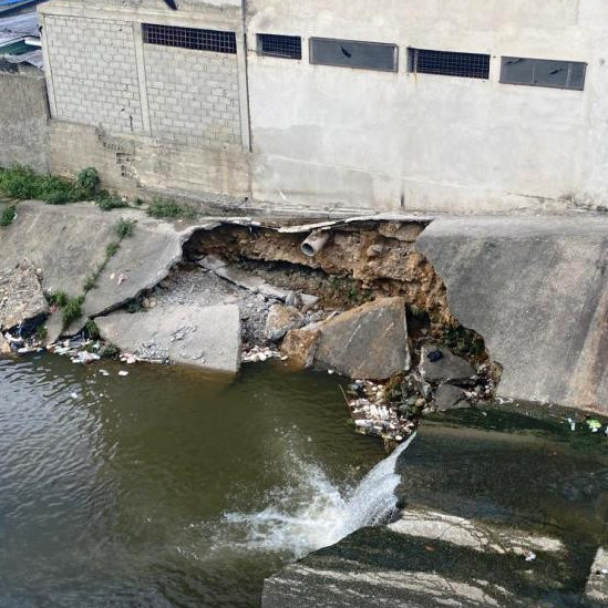 Diario Frontera, Frontera Digital,  El Vigía Panamericana, ,Destrucción del embaulamiento del caño Bubuquí 
afecta edificaciones en avenida 15 de El Vigía