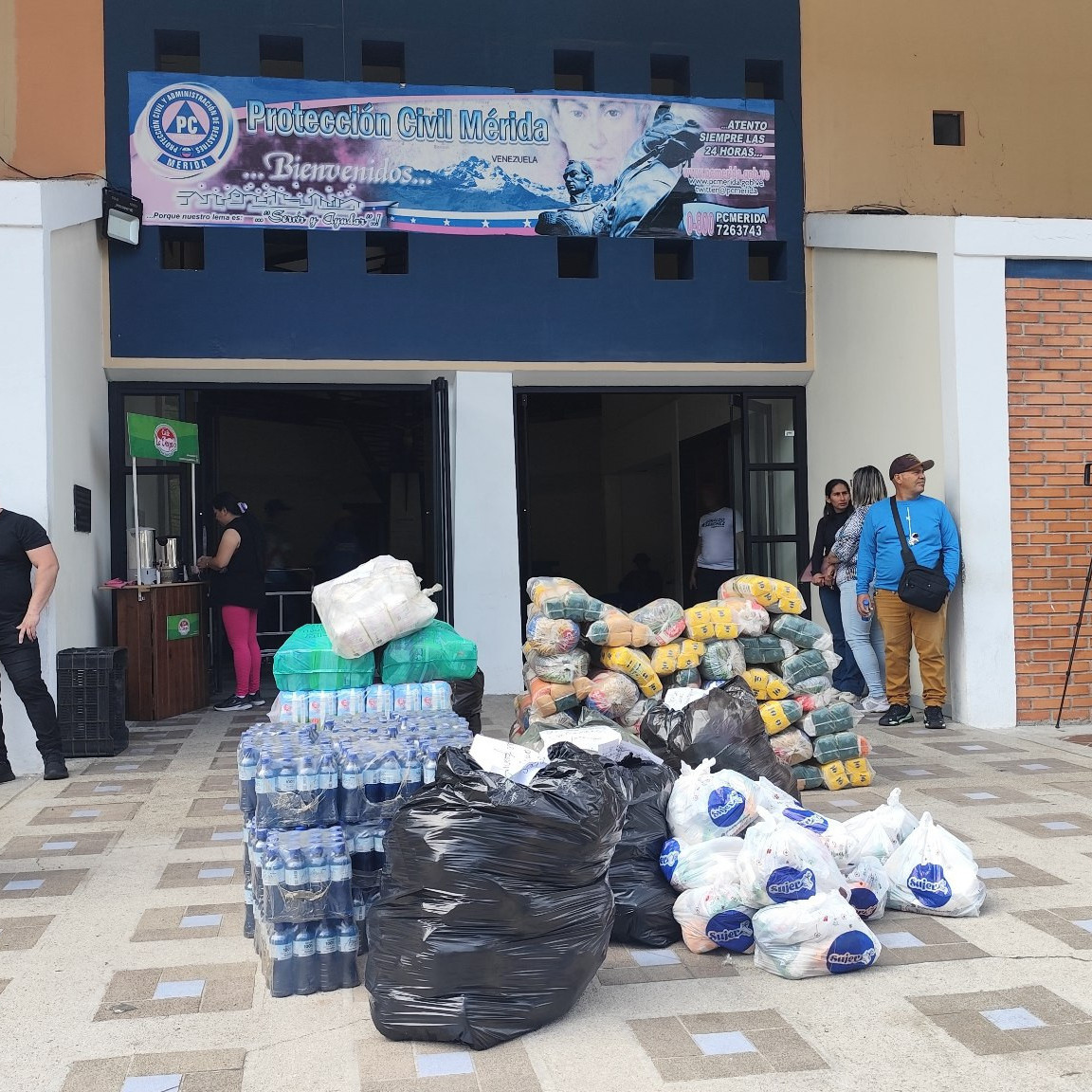 Diario Frontera, Frontera Digital,  Regionales, ,Voluntarios llevan su aporte a centro de acopio de Protección Civil en Mérida