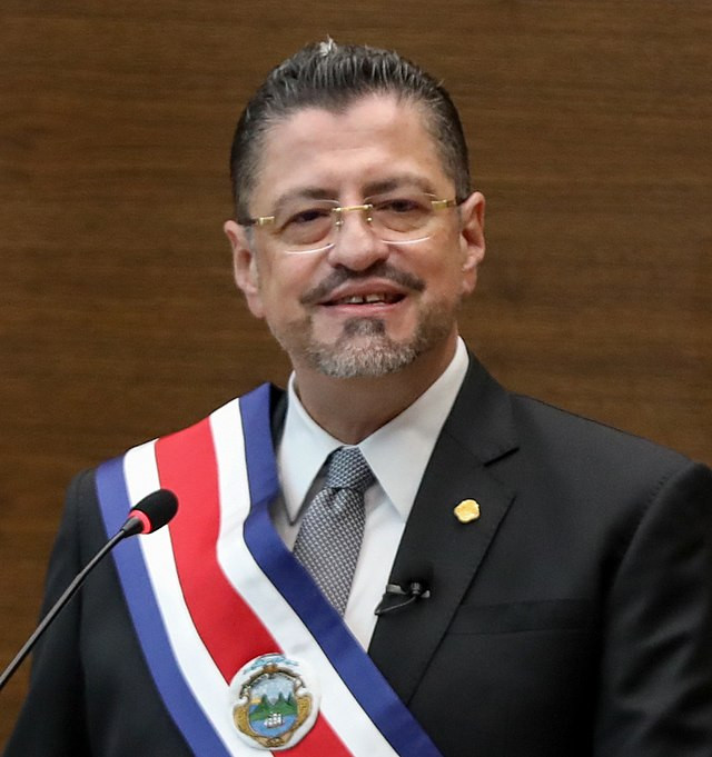 Diario Frontera, Frontera Digital,  Internacionales, ,El presidente de Costa Rica, Rodrigo Chaves, habla durante la visita del entonces presidente electo de Guatemala, Bernardo Arévalo, en San José, el 13 de diciembre de 2023 © Ezequiel Becerra / AFP/Archivos,Corte Suprema pide retirar la inmunidad al presidente de Costa Rica para ser juzgado por corrupción