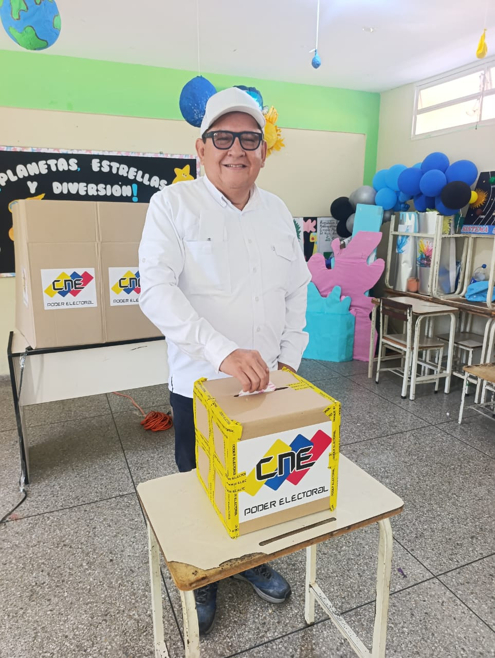 Diario Frontera, Frontera Digital,  El Vigía Panamericana, ,Lisandro Segura ejerció su derecho al voto en la UE Mauricio Encinoso