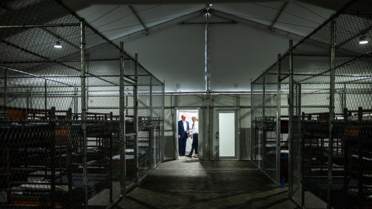 Diario Frontera, Frontera Digital,  Internacionales, ,Llegó primer grupo de inmigrantes al criticado centro de detención 
Alcatraz Caimán en Florida, EEUU