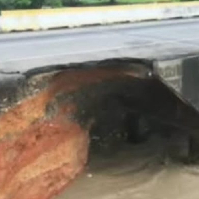 Diario Frontera, Frontera Digital,  Internacionales, ,Restringen a un solo canal tránsito por la autopista JAP para entrar a Barinas por socavamiento de puente