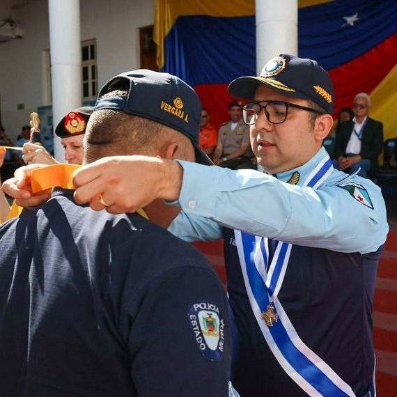 Diario Frontera, Frontera Digital,  Regionales, ,Gobernador Arnaldo Sánchez condecoró a funcionarios de la Policía de Mérida