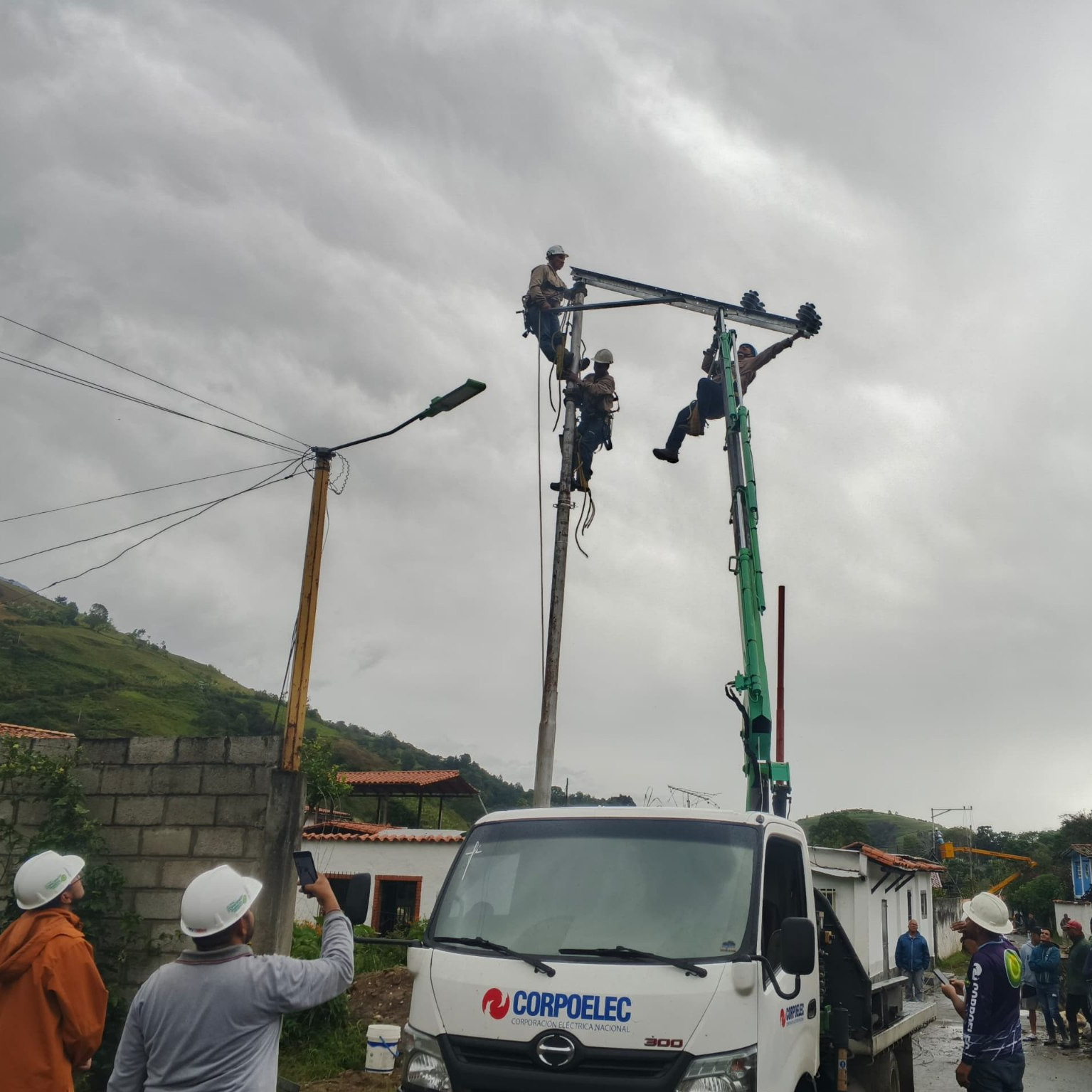 Diario Frontera, Frontera Digital,  Páramo, ,En tiempo récord Corpoelec restablece servicio eléctrico en siete municipios del eje Páramo
