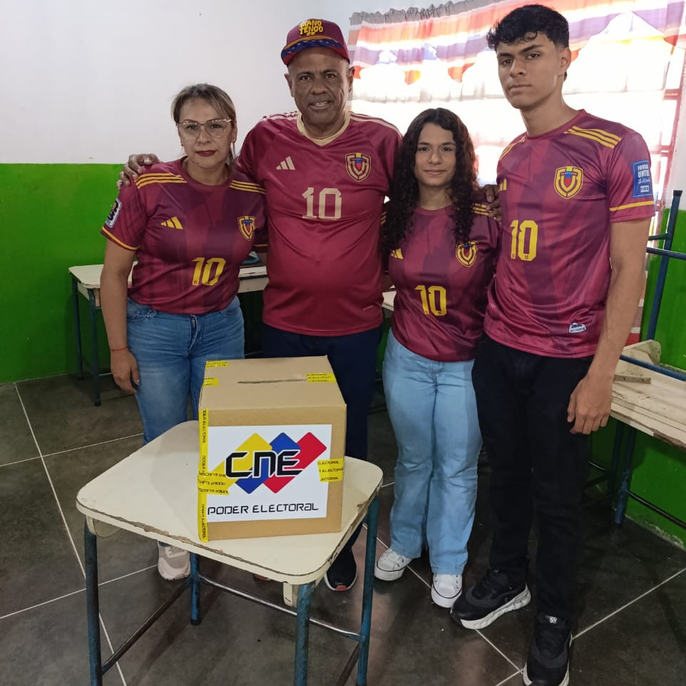Diario Frontera, Frontera Digital,  El Vigía Panamericana, ,Miguel Reyes votó en la U.E. Ofelia Tancredi Corredor