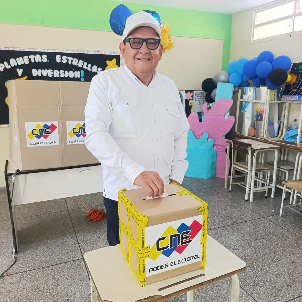 Diario Frontera, Frontera Digital,  El Vigía Panamericana, ,Lisandro Segura ejerció su derecho al voto en la UE Mauricio Encinoso
