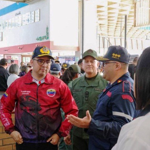 Diario Frontera, Frontera Digital,  Regionales, ,Arnaldo Sánchez entregó indumentaria a Bomberos Mérida