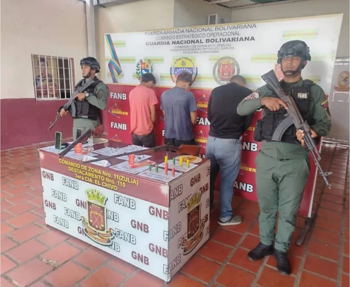 Diario Frontera, Frontera Digital,  Sucesos, ,Capturaron a tres elementos con armas de fuego y 33 cebollitas de marihuana