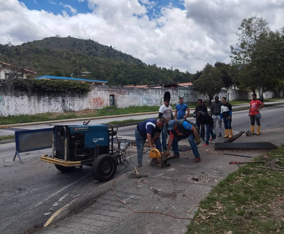 Diario Frontera, Frontera Digital,  Regionales, ,Alcalde Nelson Álvarez ejecuta trabajos de restauración del alcantarillado y limpieza de drenajes en avenida Universidad