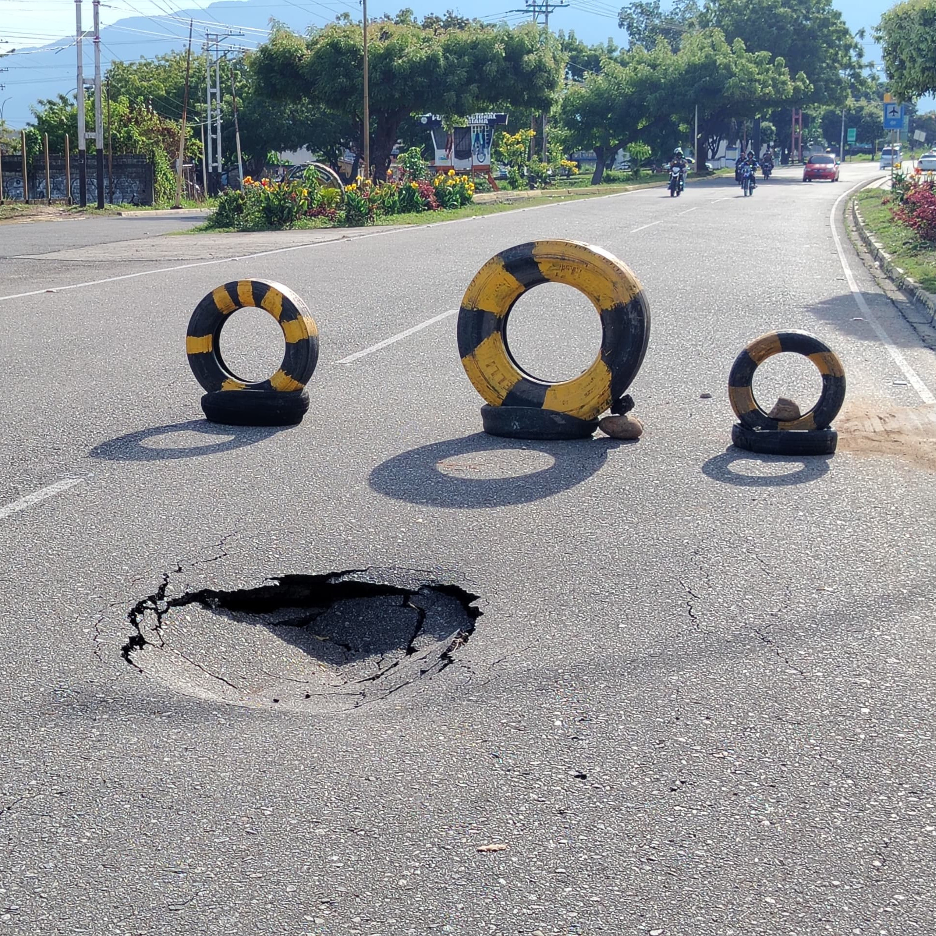 Diario Frontera, Frontera Digital,  El Vigía Panamericana, ,Se forma enorme cráter en El Vigía por tubería rota