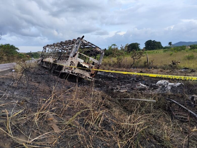 Diario Frontera, Frontera Digital,  Sucesos, ,Diez muertos y 18 heridos es el saldo de vuelco e incendio de bus en Bolívar